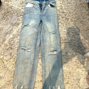 Light wash mom jeans